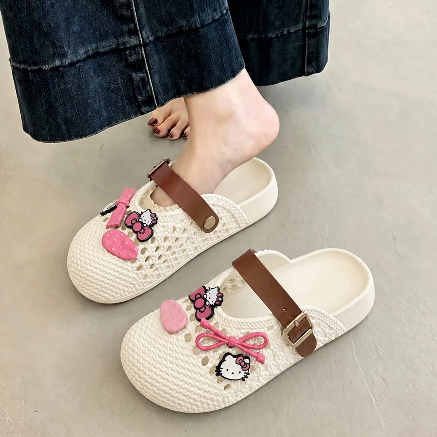 夏用、女性向け、くり抜きデザインの厚底スリッパ。滑り止め加工 - Water Shoes のレビューと価格
